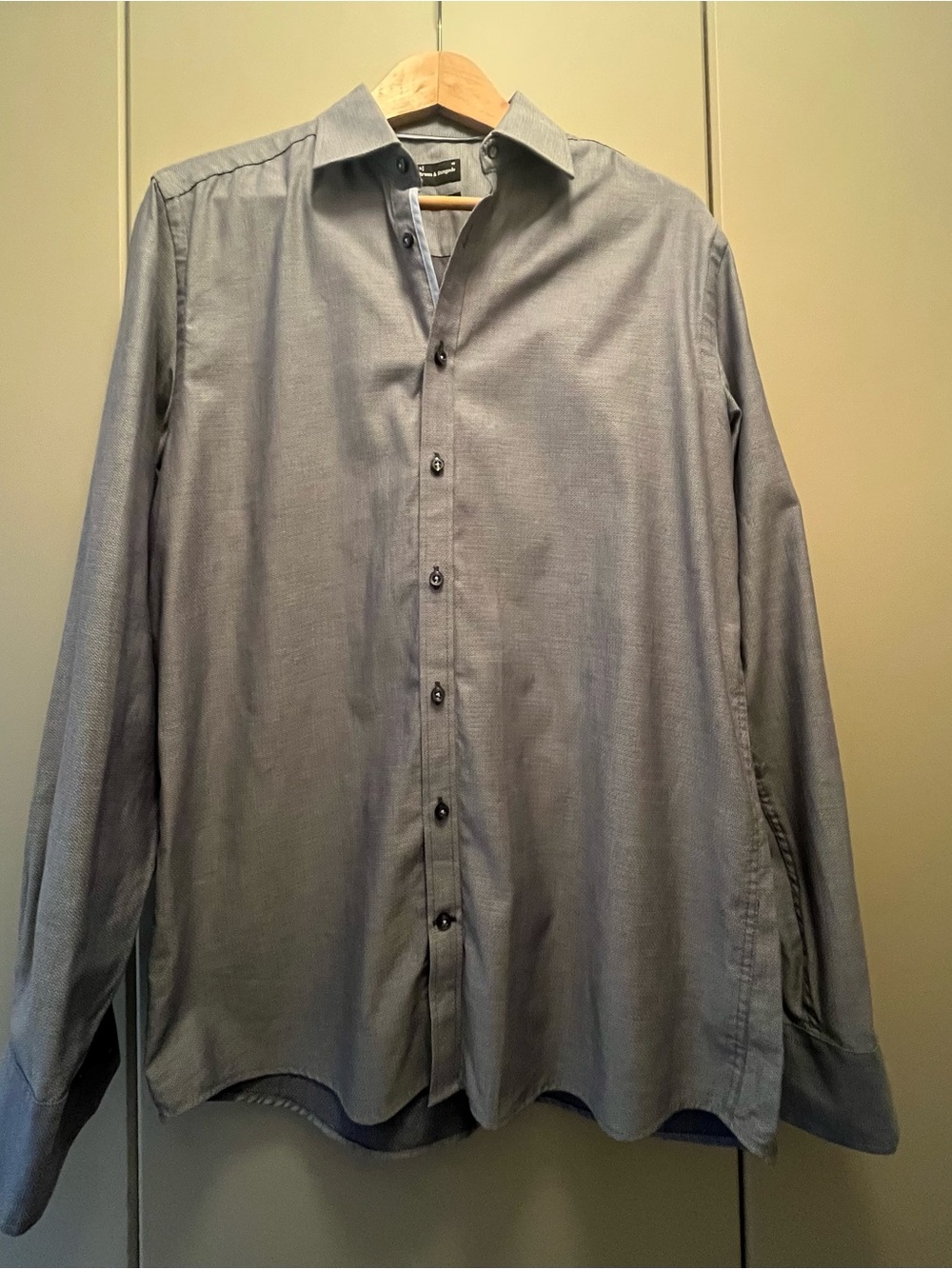 Men's Tailored Light Gray Dress Shirt with Spread Collar